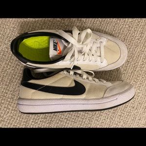 Nike Women’s Sneakers size 7.5